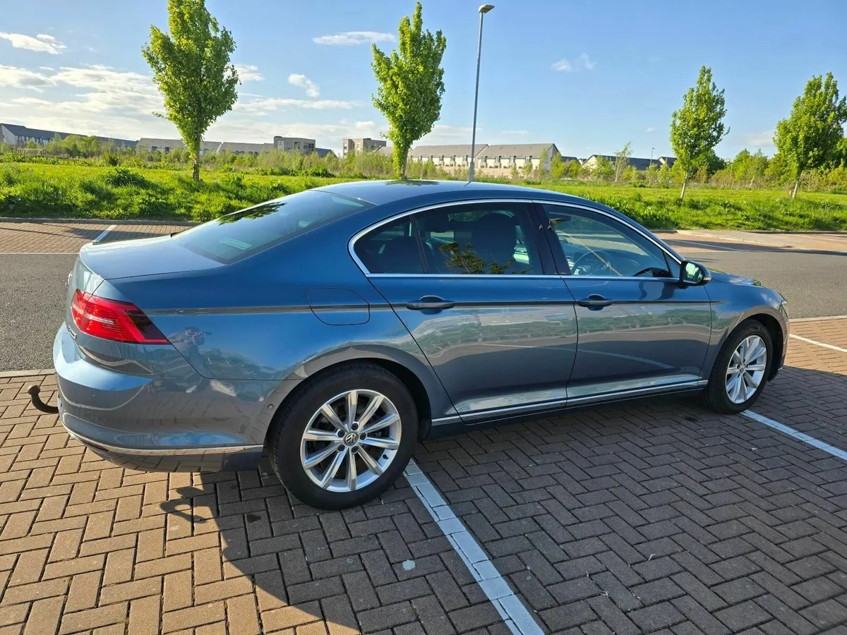 Volkswagen Passat 2017 - Image 2