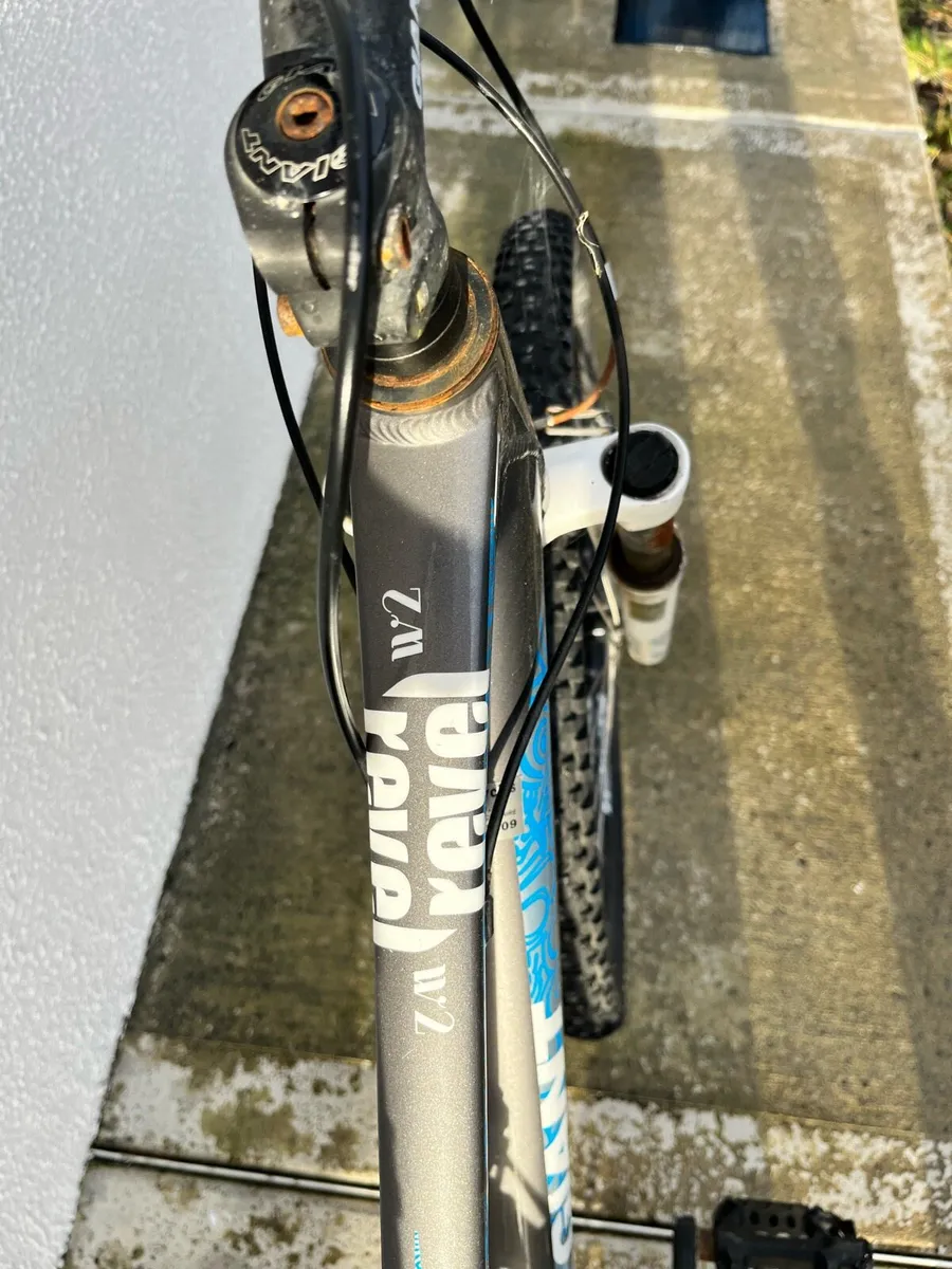 Giant Bike - Image 2