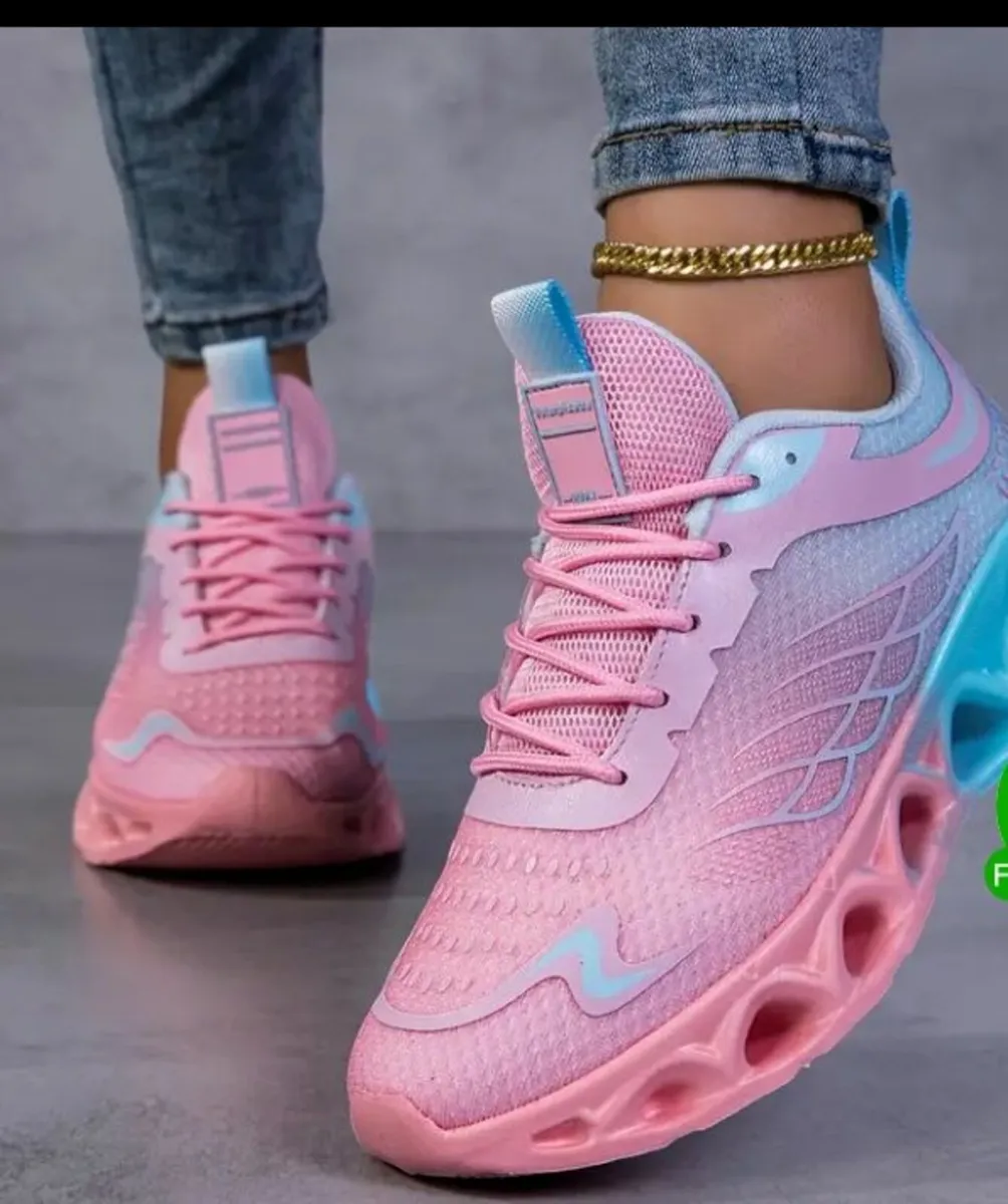 Fabulous ladies trainers - Image 1