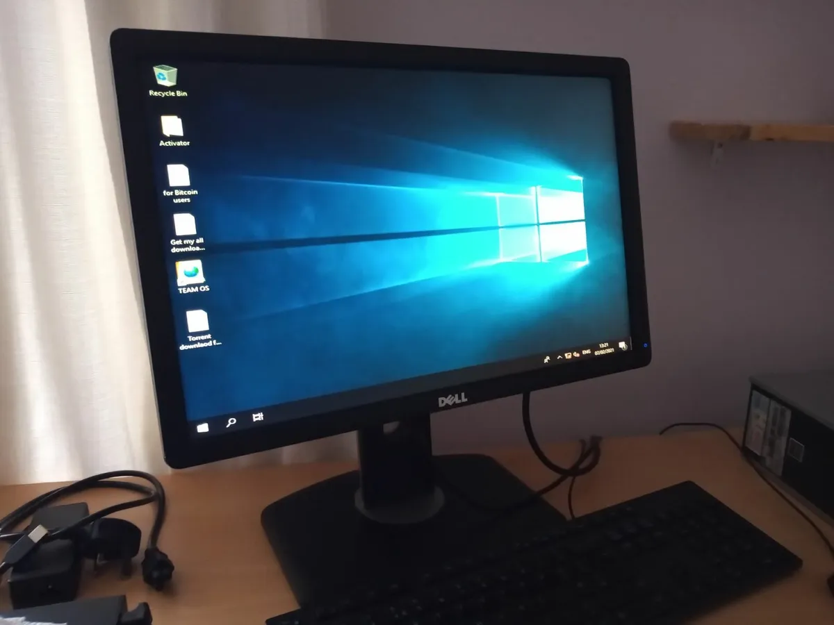 19 Dell Monitor P1913b - Image 1