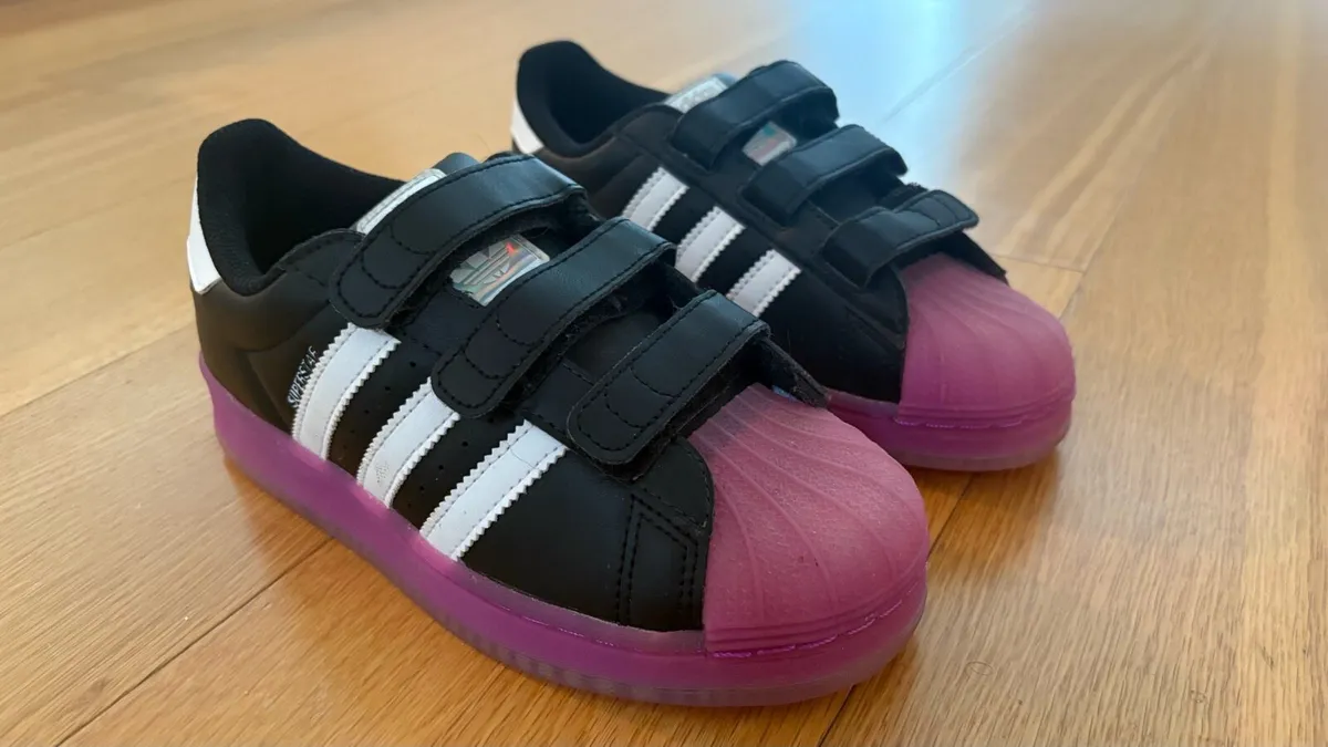 Adidas girls shoe - Image 2