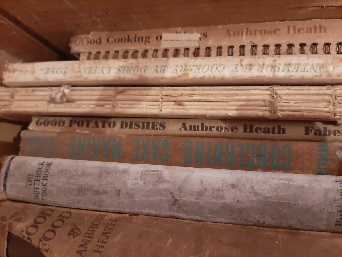Old cook books - Image 1