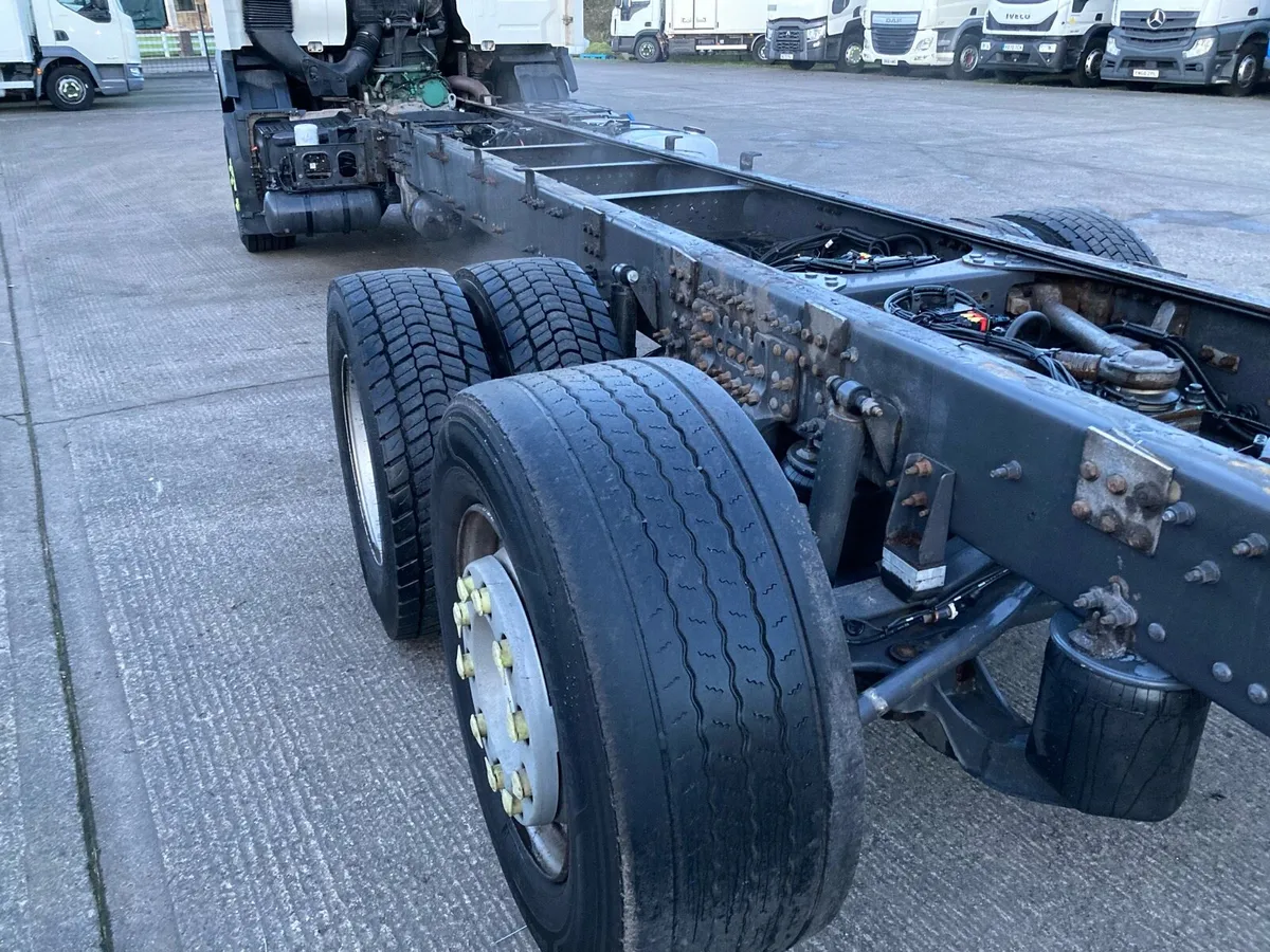2018 Volvo FM day cab6x2 30 ft chassis cab - Image 4