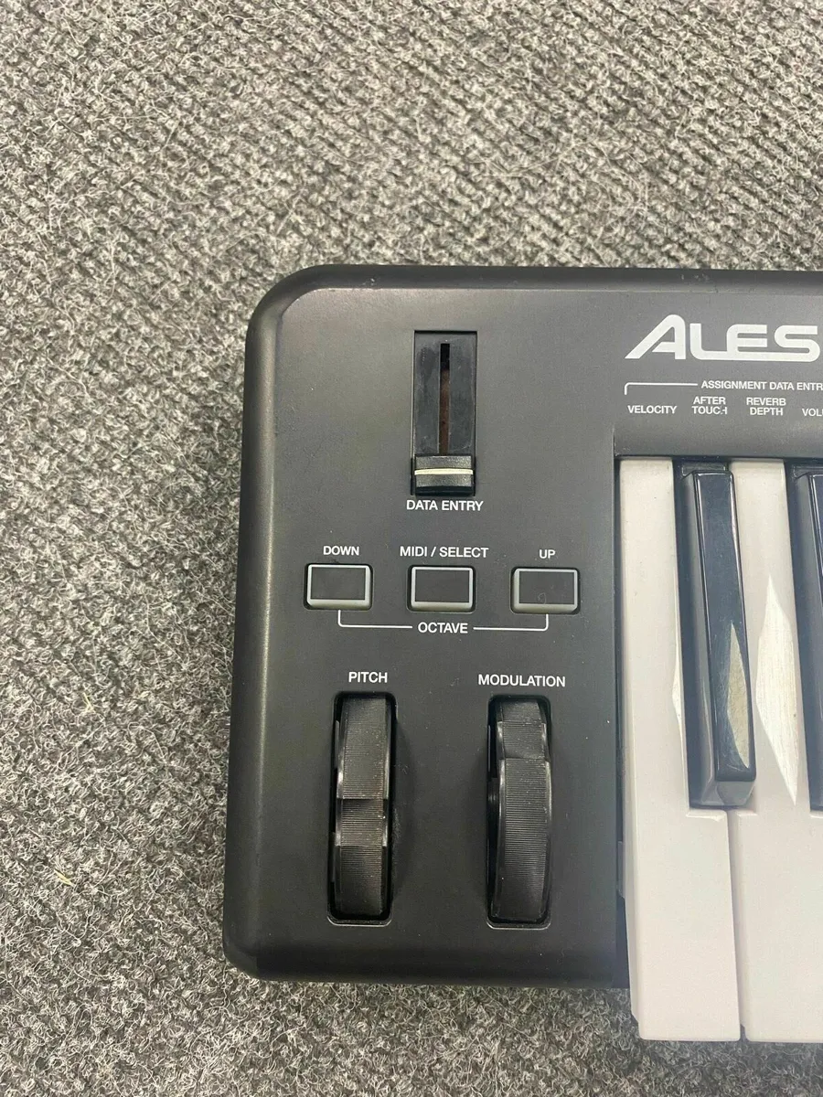 Alesis Q25 USB/MIDI Keyboard Controller - Image 2