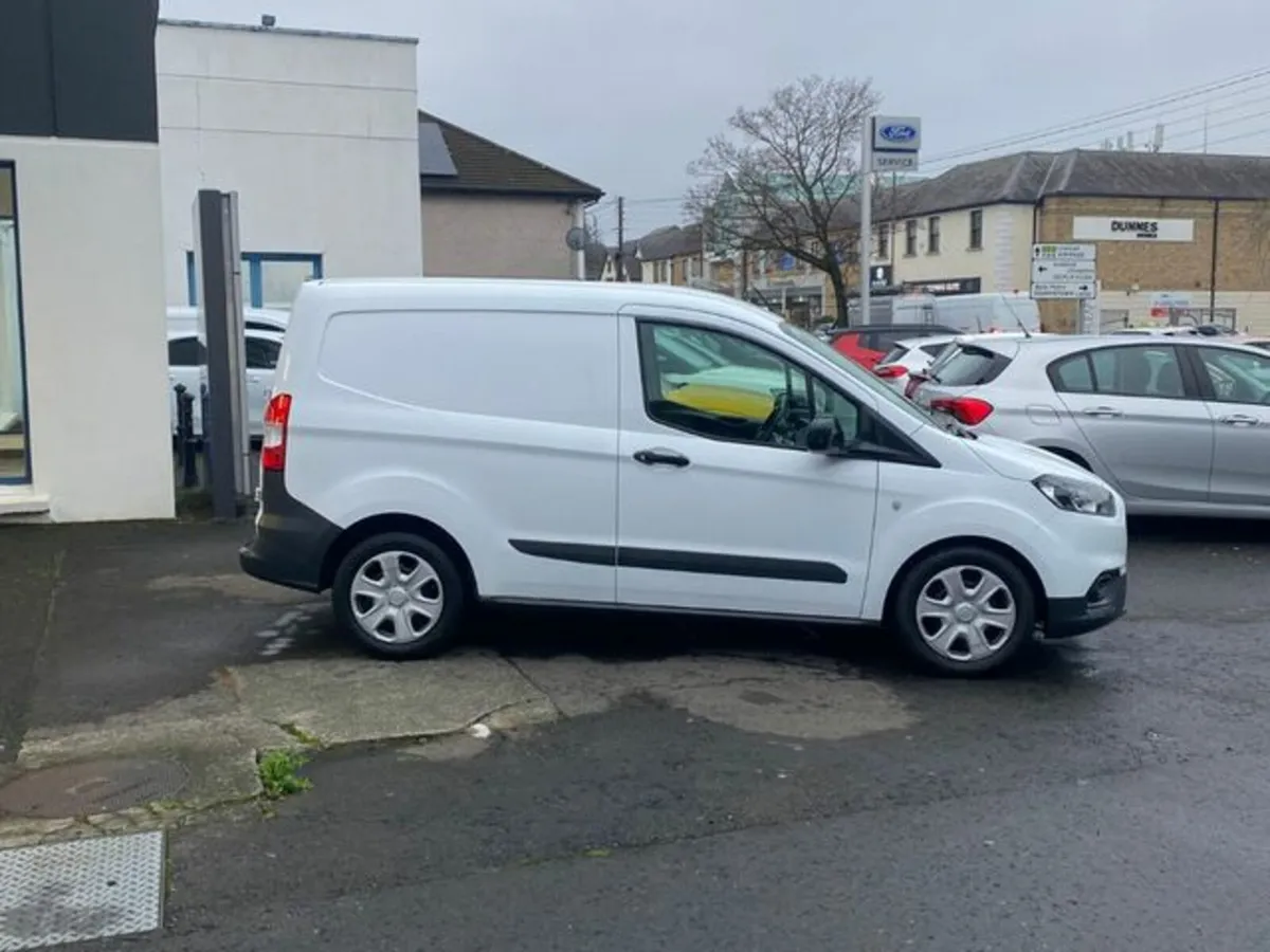 Ford Transit Courier Trend 1.5TD 100PS M6 3DR - Image 4