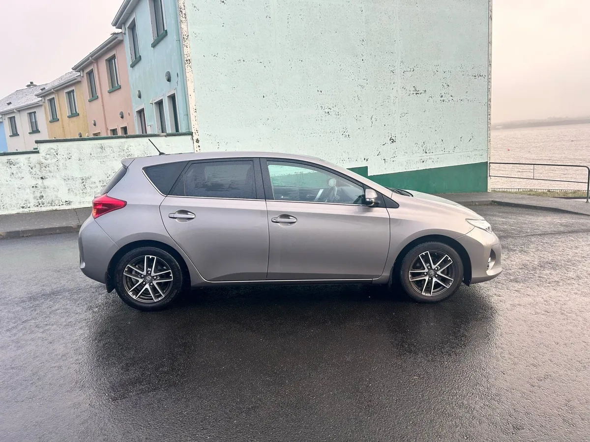 Toyota Auris - Image 2