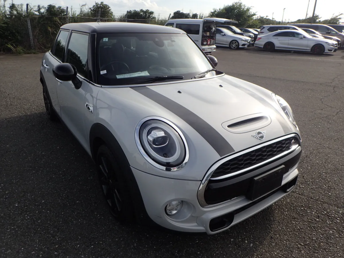 2.0SD COOPER EDITION 5DR HATCHBACK AUTO // AS NEW