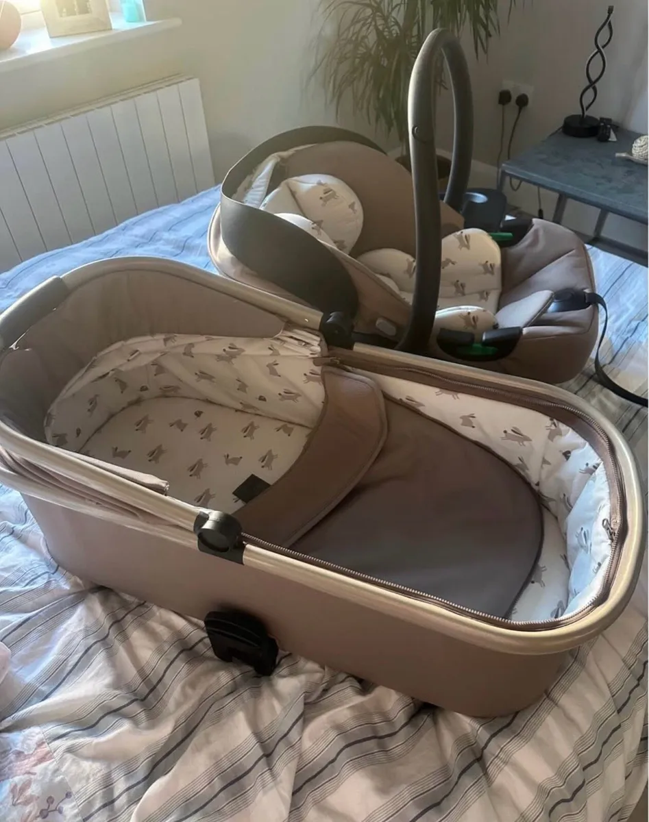 Cosatto giggle 4 Newborn bundle - Like new - Image 3