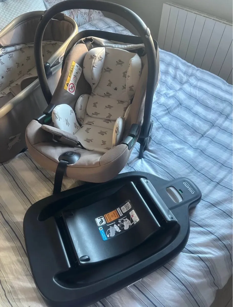 Cosatto giggle 4 Newborn bundle - Like new - Image 4