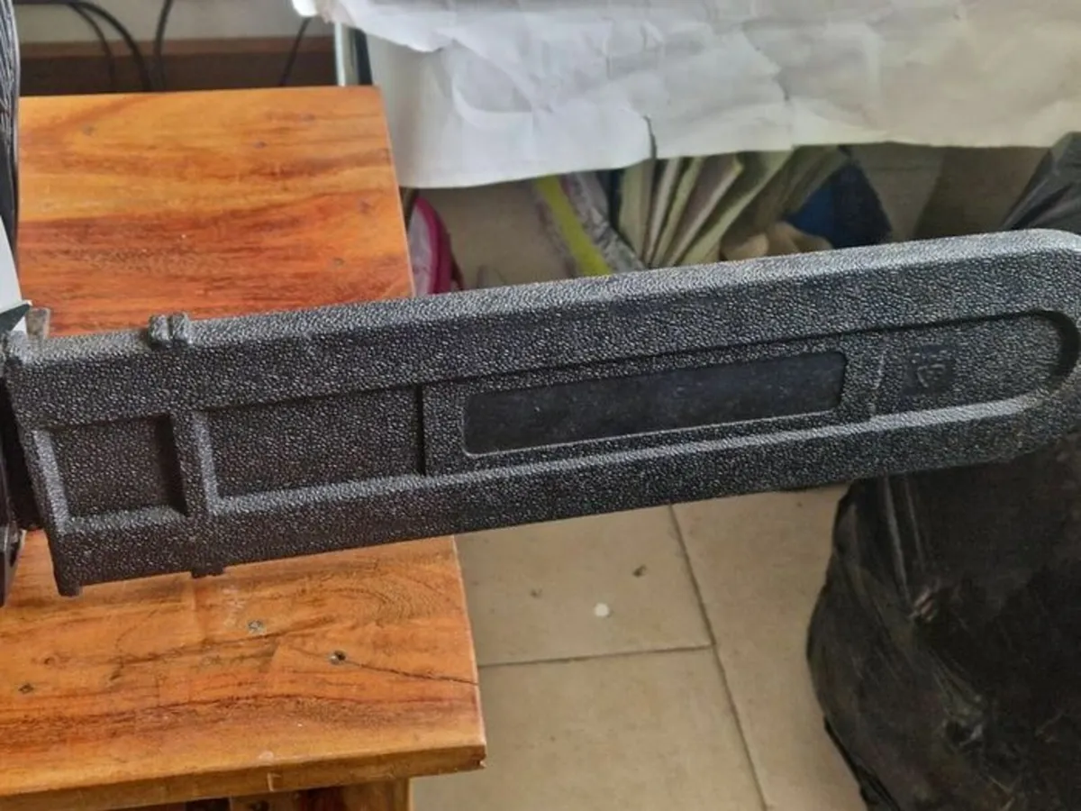 Titan 2000W 230-240V Electric 40cm Chainsaw - Image 3