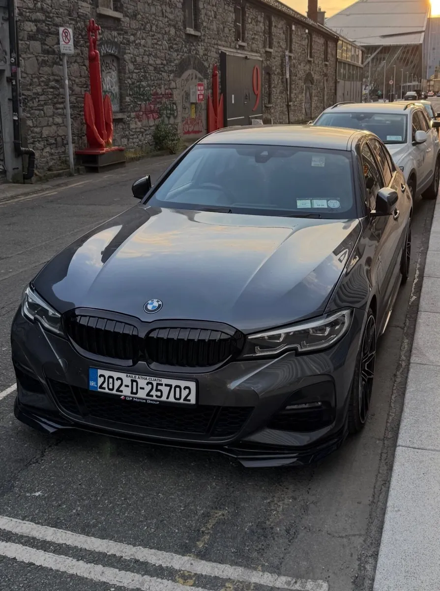 2020(202) BMW 330e M-SPORT - Image 1