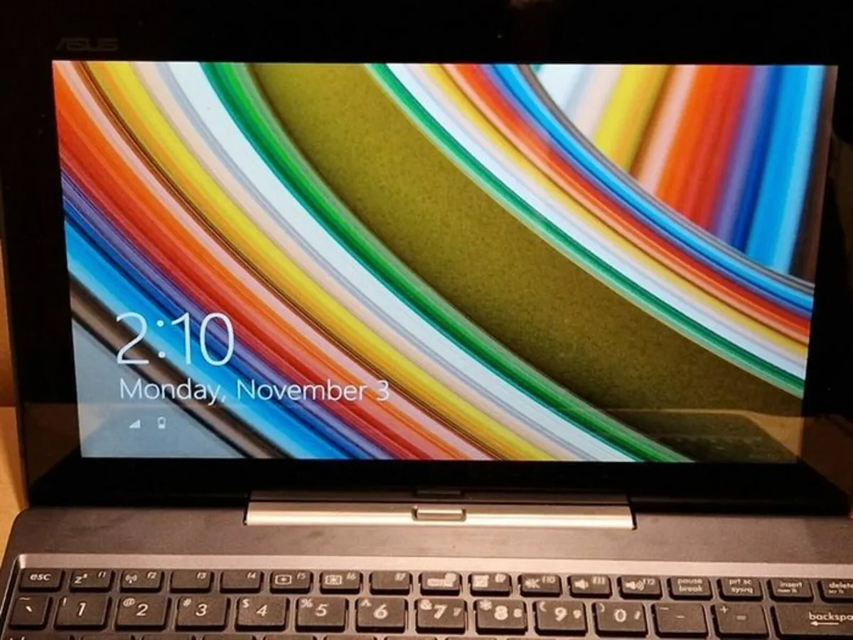 ASUS Laptop Tablet CN9935, Windows 8, 2GB Ram 64GB - Image 1