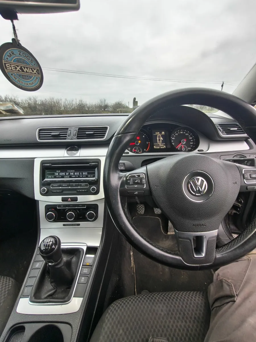 Volkswagen Passat 2012 - Image 3