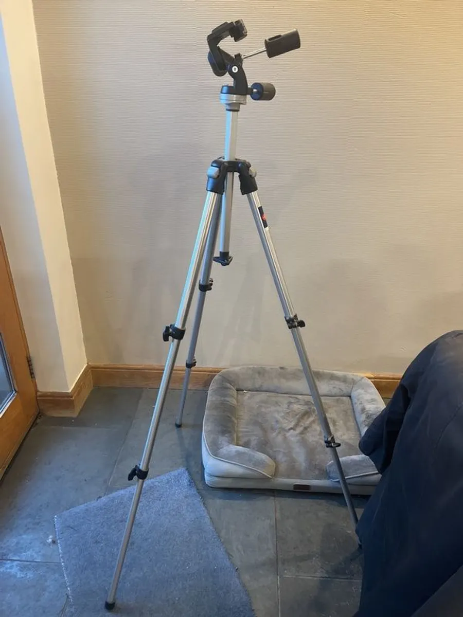 manfrotto tripod and head - Image 1