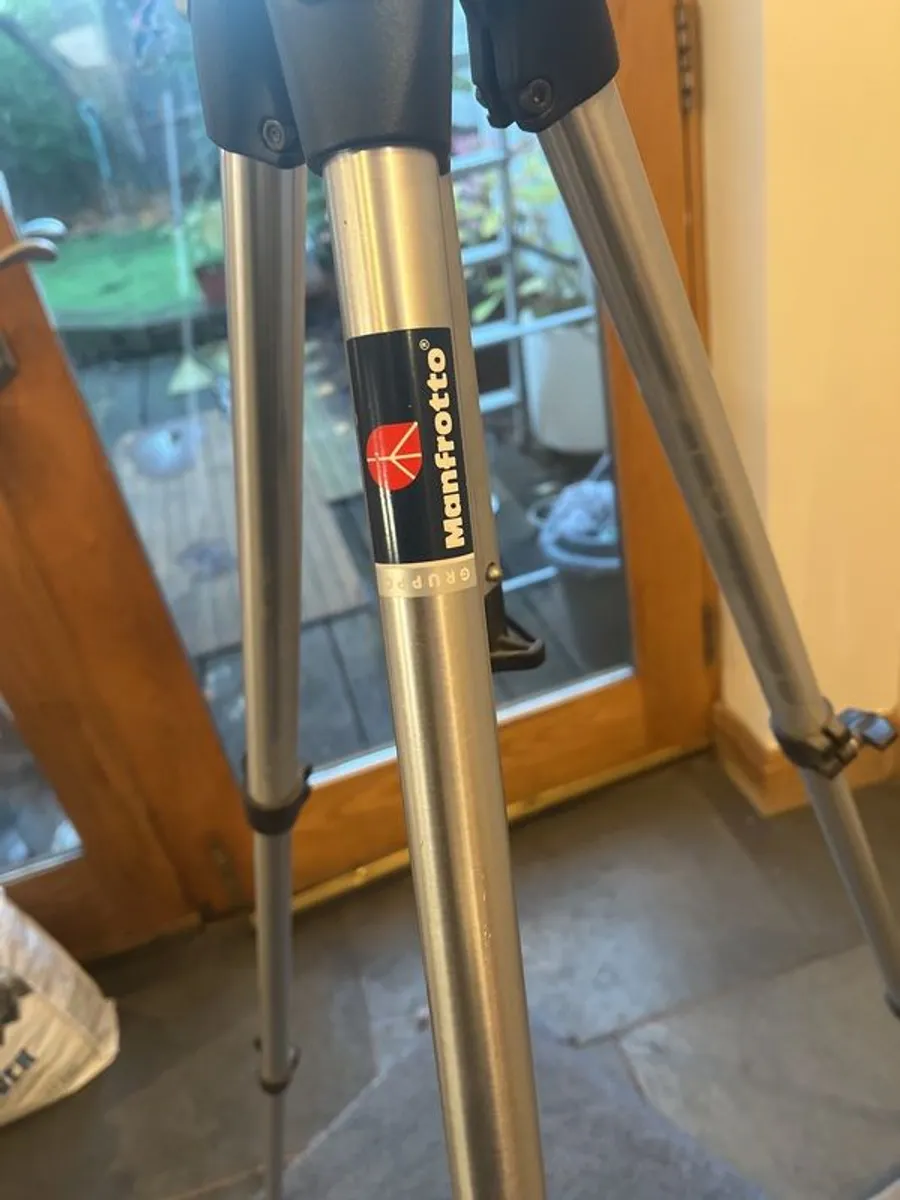 manfrotto tripod and head - Image 3