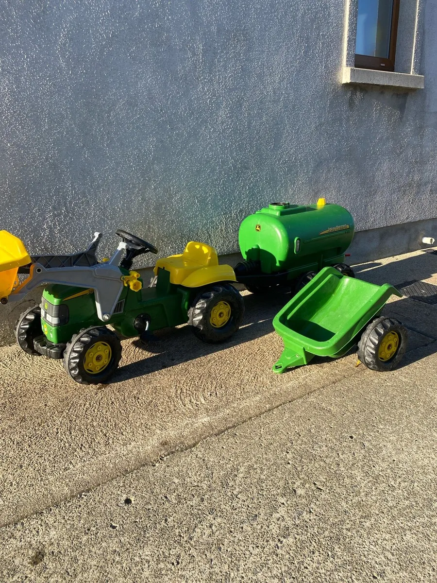 Toy tractor with slurry tank and little trailer - Image 1