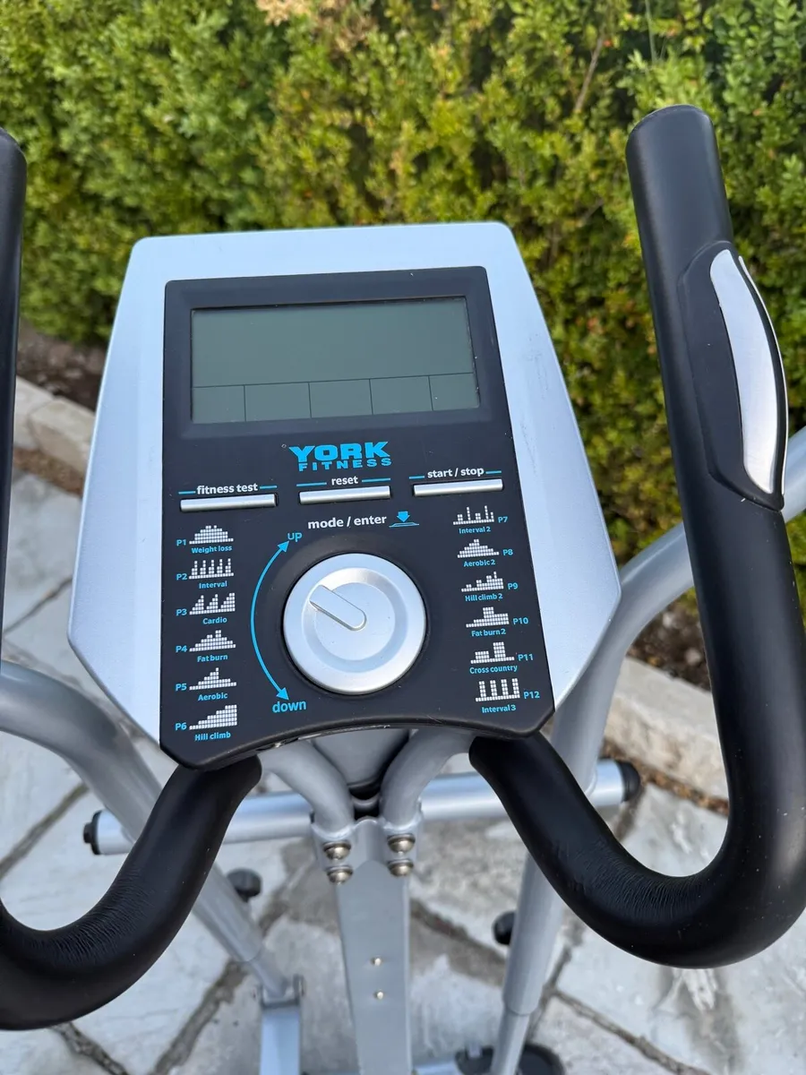 Cross Trainer - Image 3