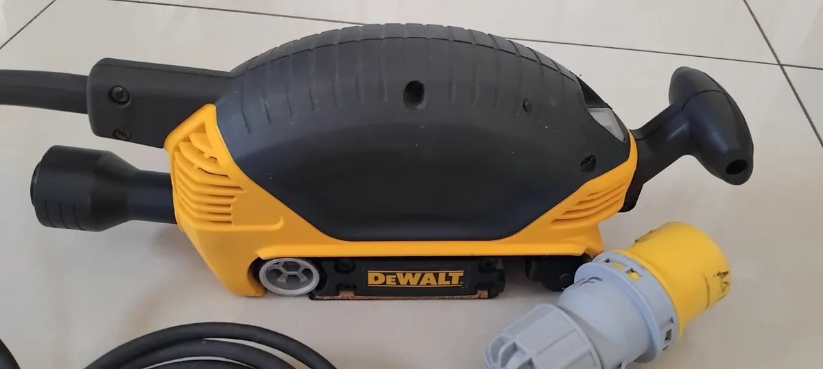 Dewalt D26480-LX Belt Sander 110v - Image 1