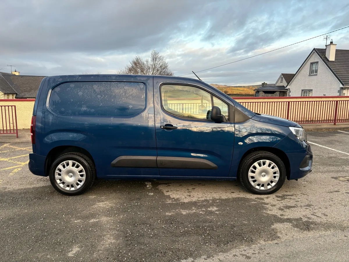 3020 (201) VAUXHALL COMBO SPORTIVE - Image 2