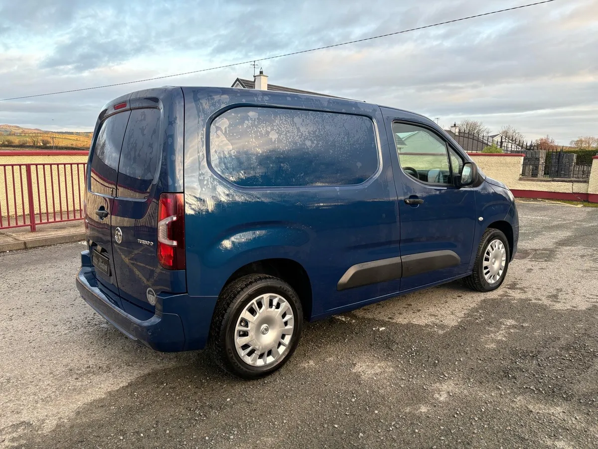 3020 (201) VAUXHALL COMBO SPORTIVE - Image 3