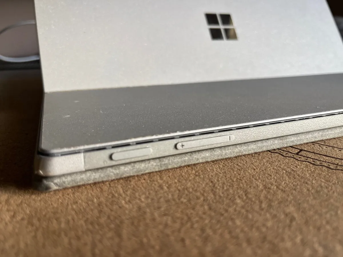 Surface Pro 7 i5 / 8GB / 128GB – Working - Image 3