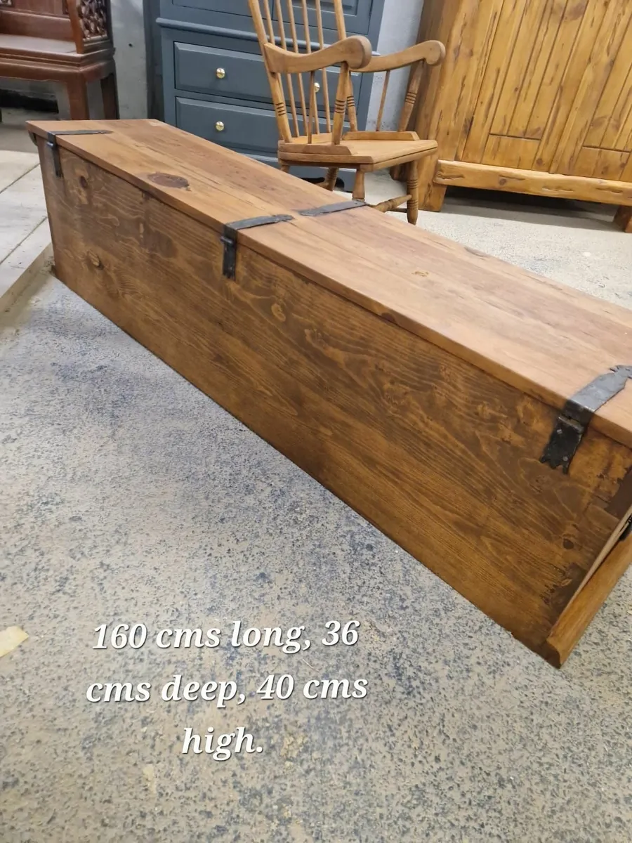 Large vintage rustic pine trunk - Image 2