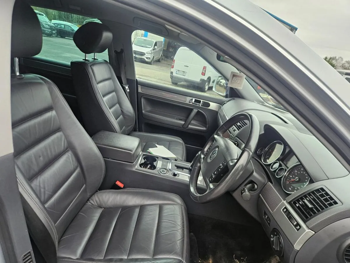 Volkswagen Touareg D 3.0 TDI Altitude 05DR A - Image 4