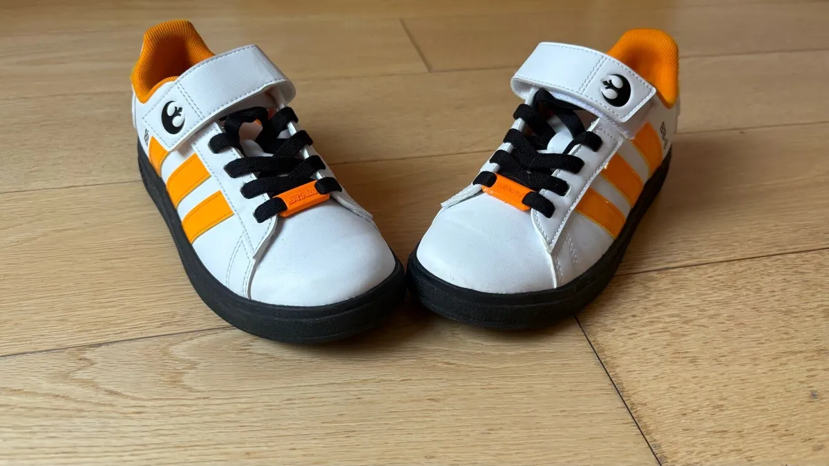 Kids footwear - Image 1