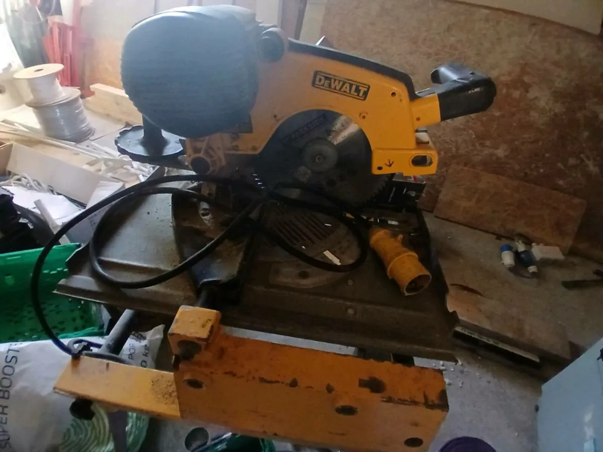 Dewalt flip combination saw - Image 1