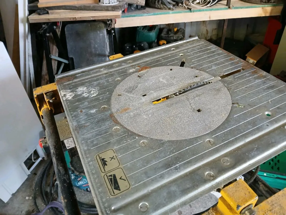 Dewalt flip combination saw - Image 3