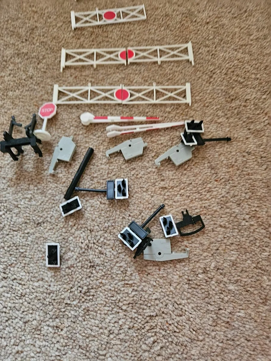 Hornby OO Gauge Level Crossing Gates Buffer - Image 2