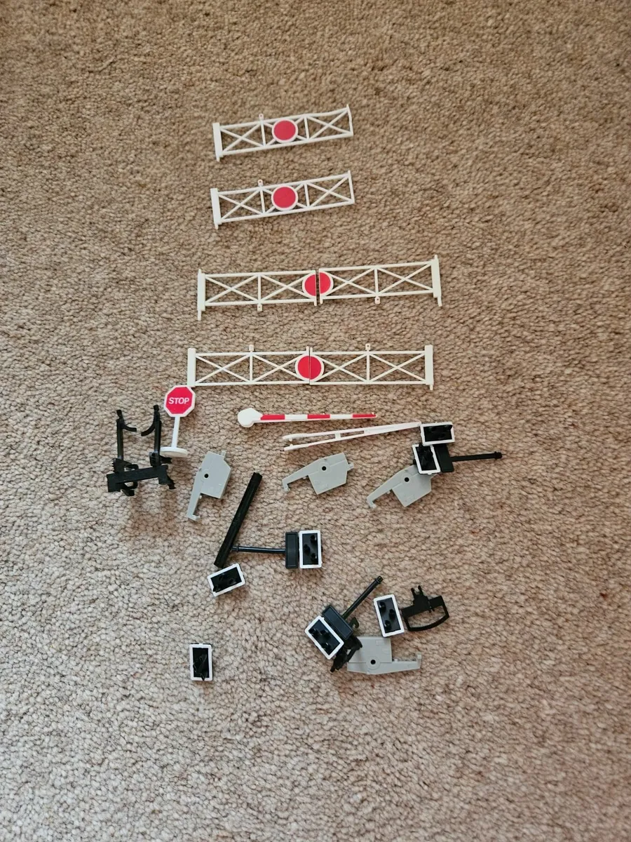 Hornby OO Gauge Level Crossing Gates Buffer - Image 3