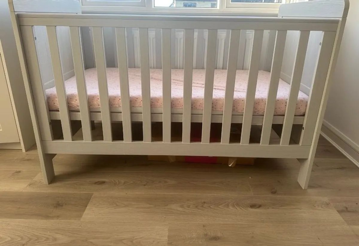 Mamas and Papas Cotbed and chest of  drawer set - Image 1