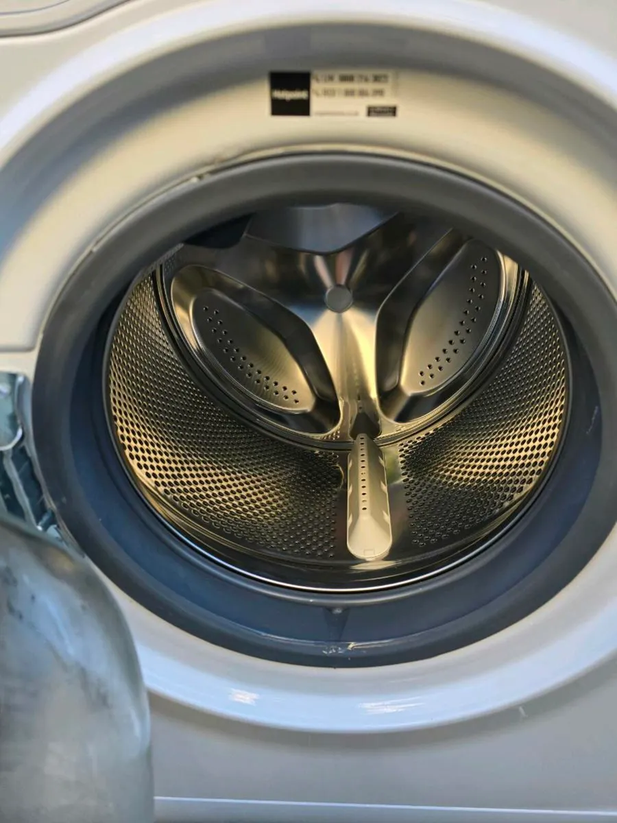 Hotpoint washing machine 9gk working perfect - Image 3