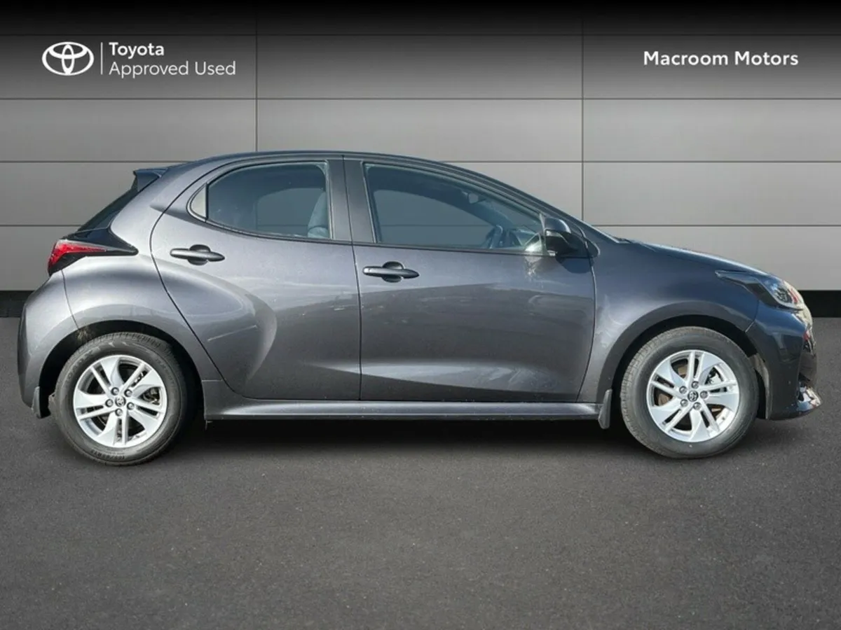 Toyota Yaris FRESH SELECTION OF TRADE-INS HYBRID L - Image 3