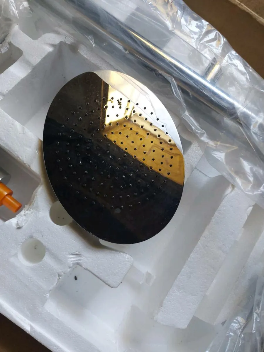 Heavy stainless steel shower - Image 1