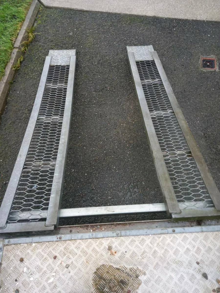 Trailer ramps - Image 1