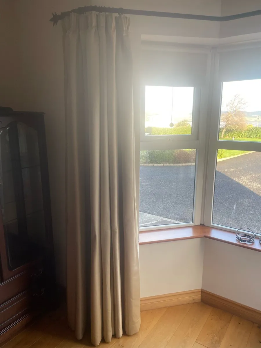 Gold Curtains - Image 2