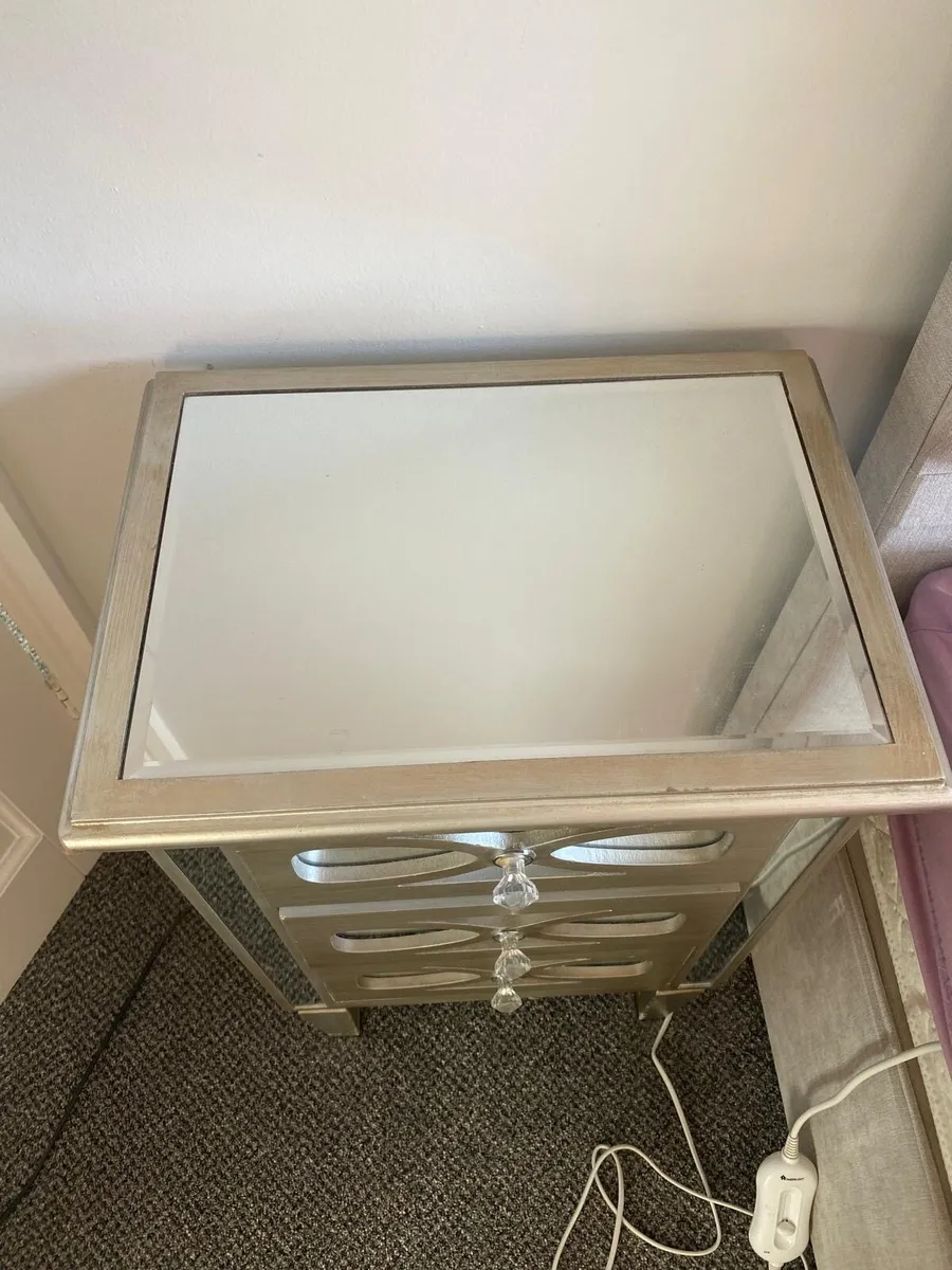 Bedroom lockets - Image 2