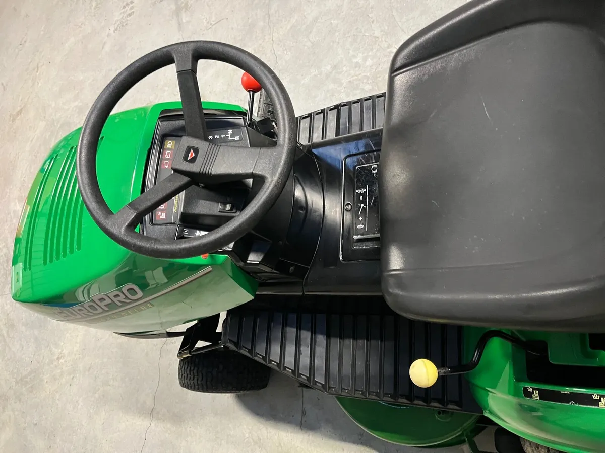 Ride on lawnmower - Image 2