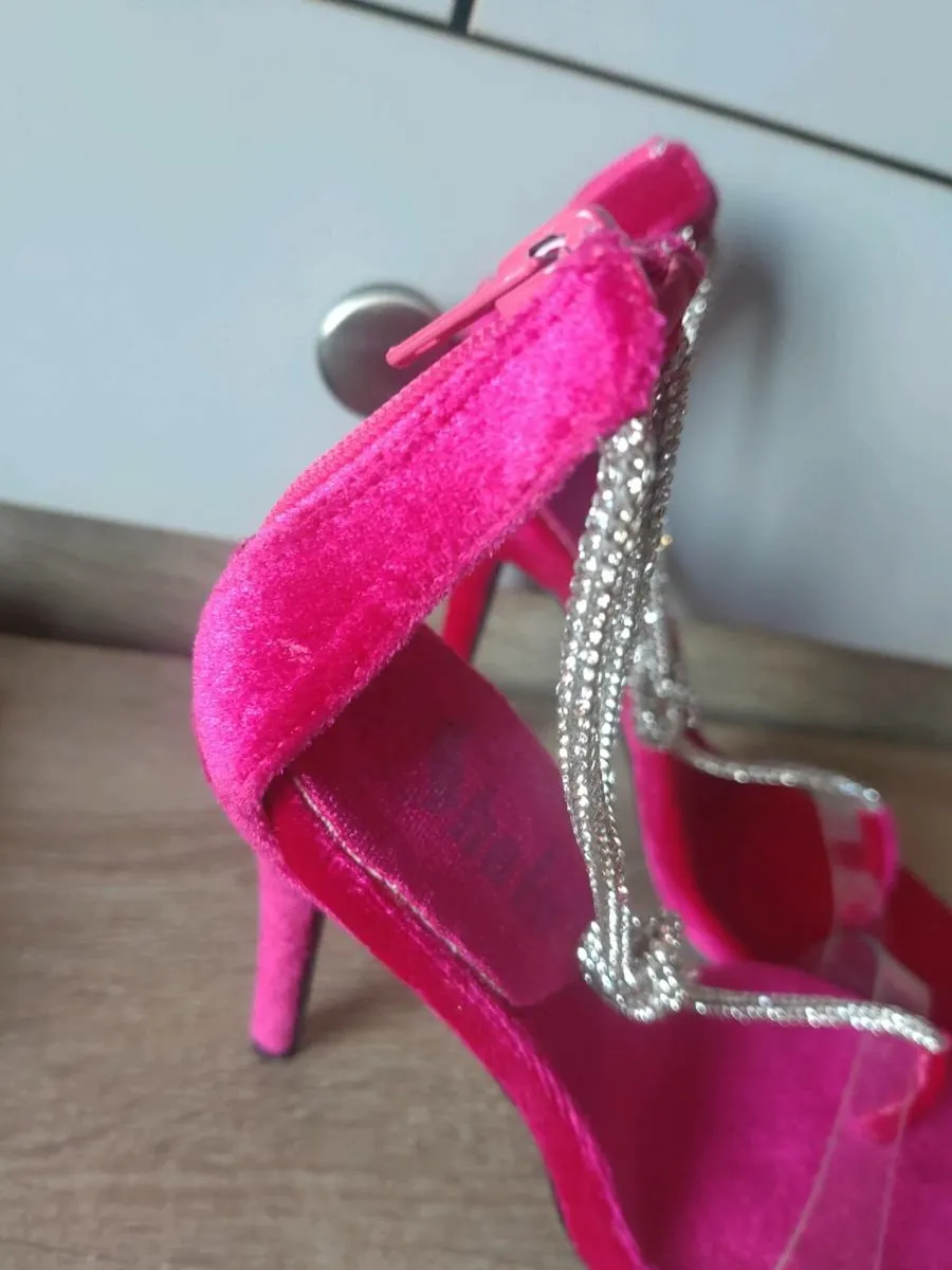 Velvet looking heels size UK 2 pink - Image 3