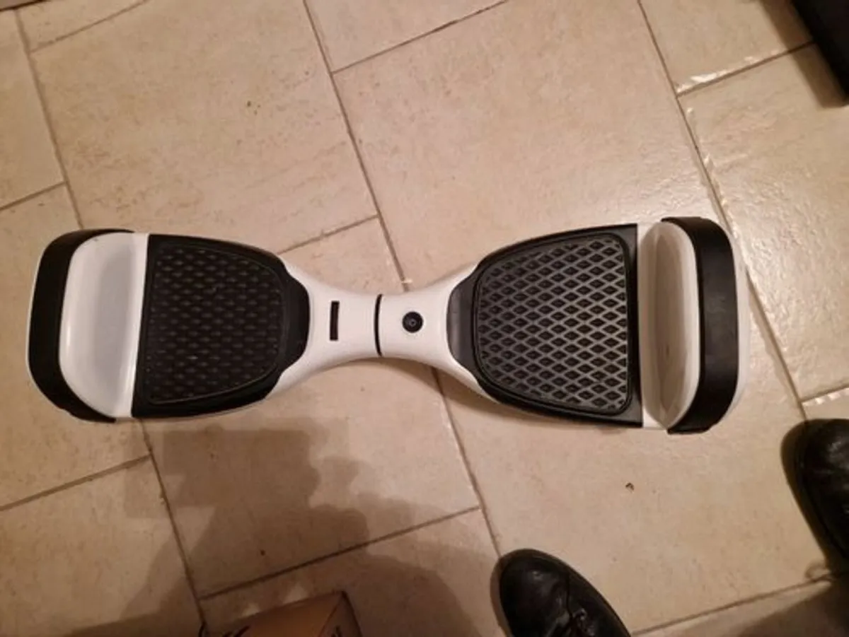 4 Hoverboards  WITHOUT Chargers - Image 4