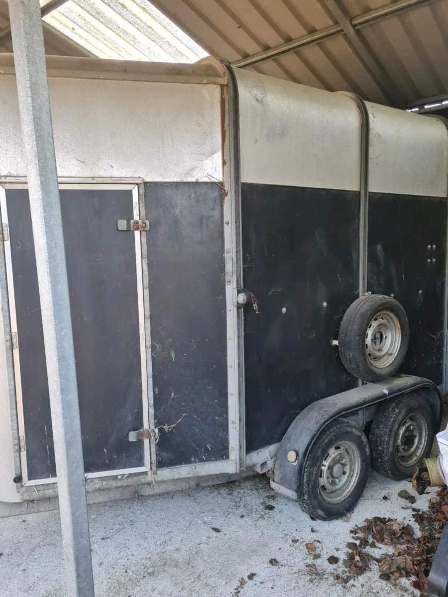 Horse box - Image 2