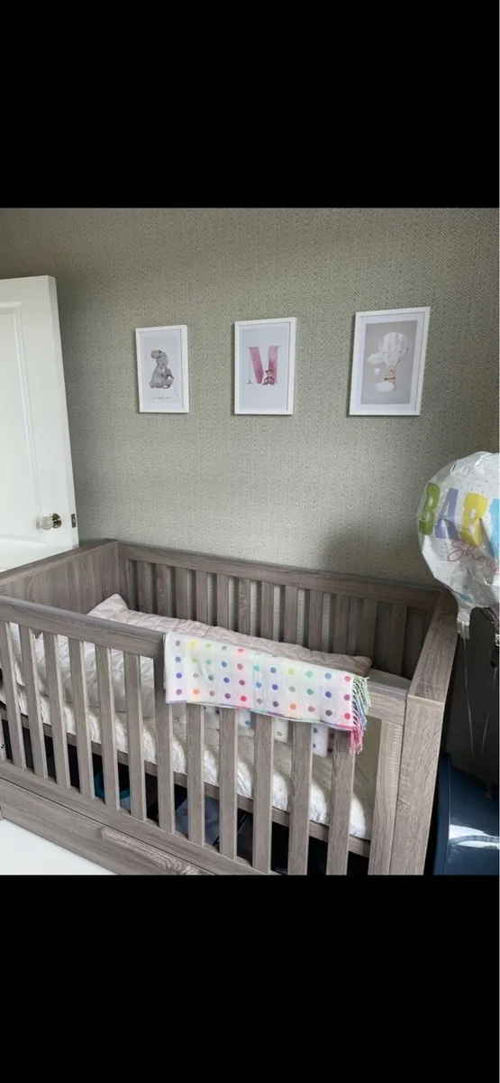 Mamas & Papas Franklin cot bed - Image 1