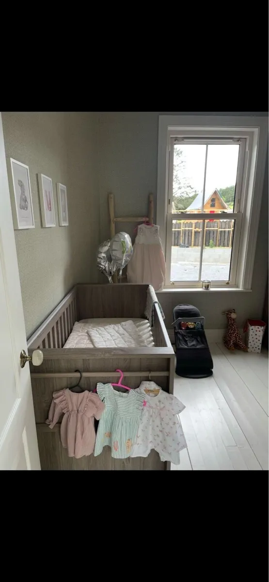 Mamas & Papas Franklin cot bed - Image 2