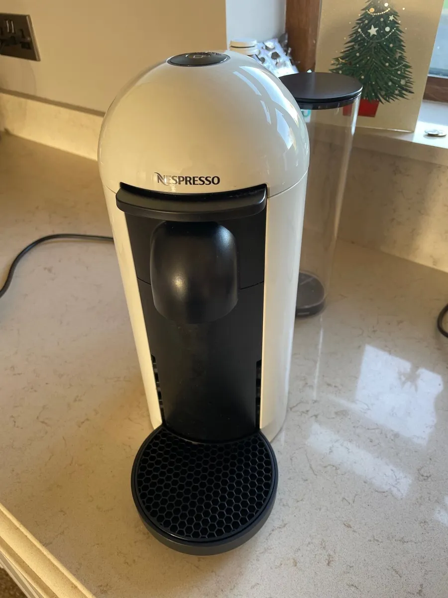 Nespresso coffee machine and milk - Image 2