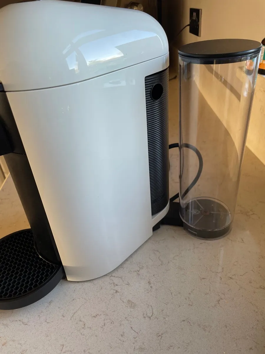 Nespresso coffee machine and milk - Image 3