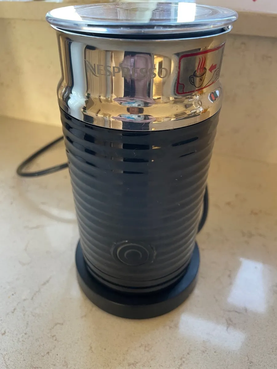 Nespresso coffee machine and milk - Image 4