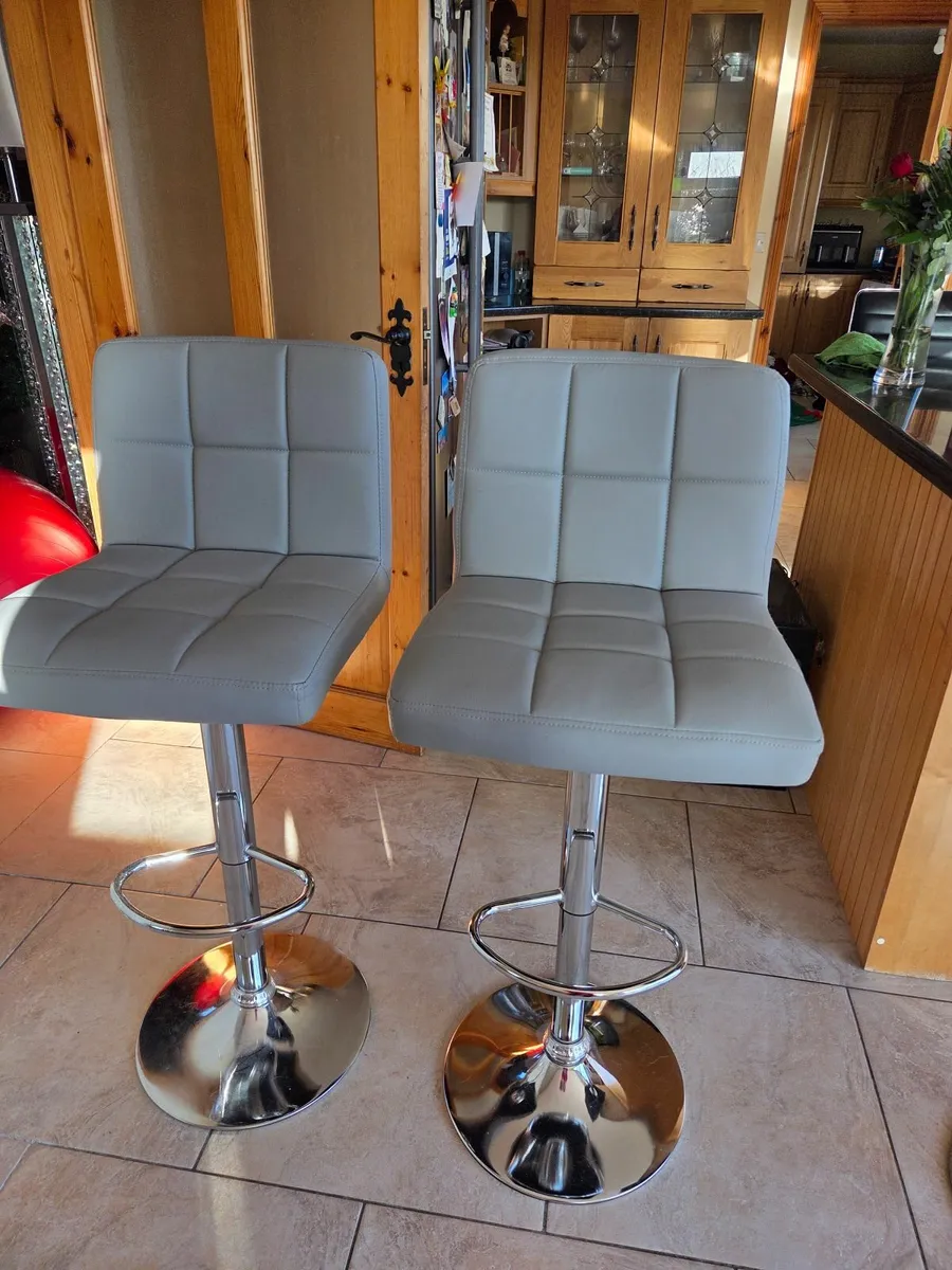 Kitchen stools - Image 1
