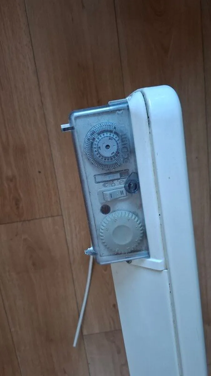 Eletric heater 1500 watts with wall bracket - Image 3